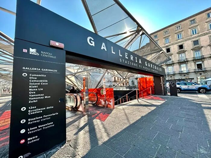 Appartamento quadrilocale in vendita in Vico VII Duchesca, Napoli