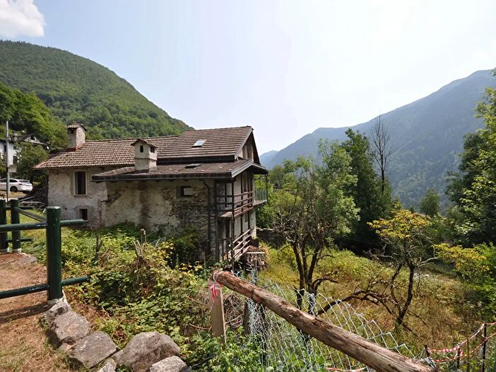 Casa trilocale in vendita in Via Schieranco, Antrona Schieranco