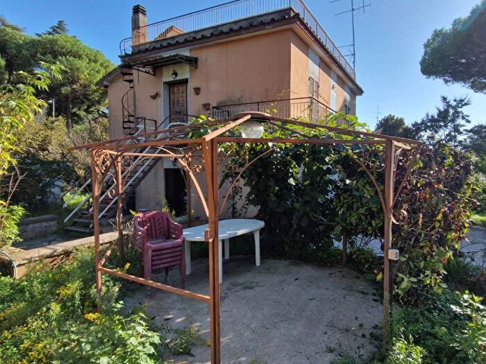 Casa con 6 locali in vendita in Strada Vicinale Appia Antica, Montecagnoletto Monte Giove, Genzano di Roma