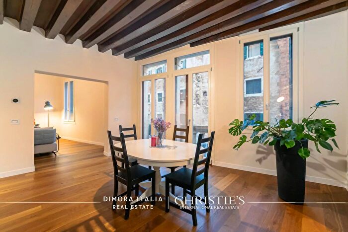 Appartamento con 6 locali in vendita in Venezia