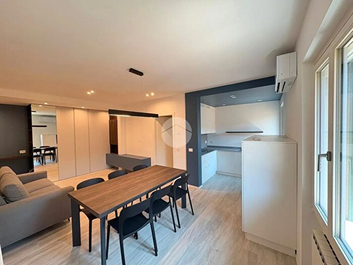 Appartamento trilocale in vendita in Desenzano Del Garda