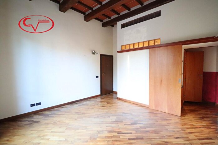 Appartamento quadrilocale in vendita in Piazza Cesare Battisti, Montevarchi