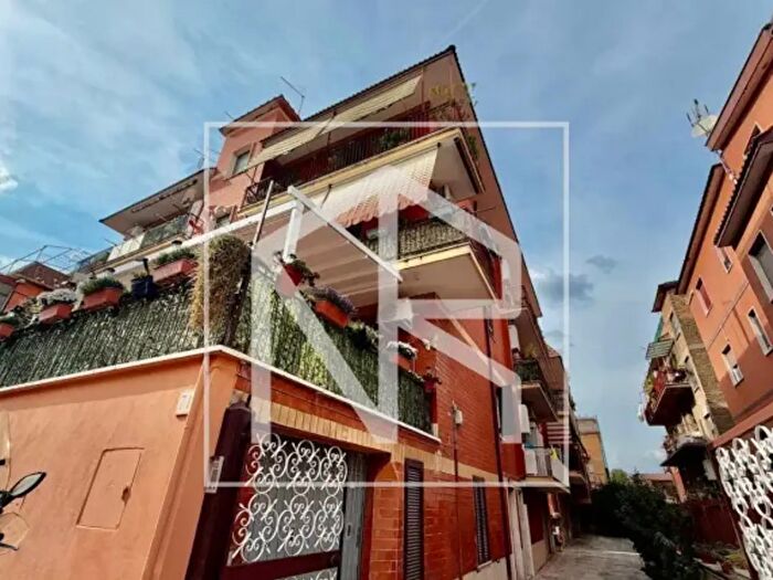 Appartamento trilocale in vendita in Via Fratelli Mazzocchi, Roma