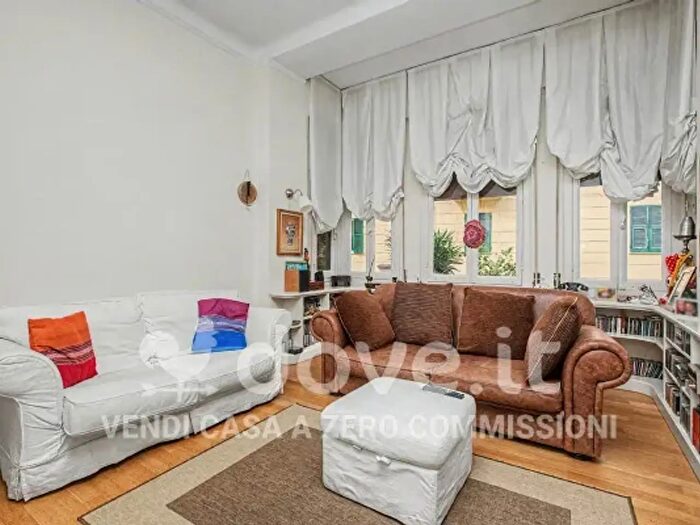 Appartamento quadrilocale in vendita in Via Cesare Cabella, Genova