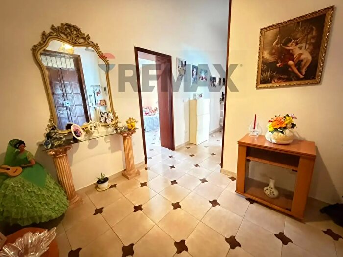 Appartamento con 7 locali in vendita in Via Leonida, Taranto