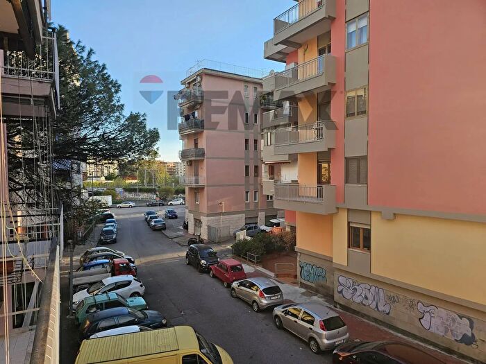 Appartamento con 5 locali in affitto in Salerno