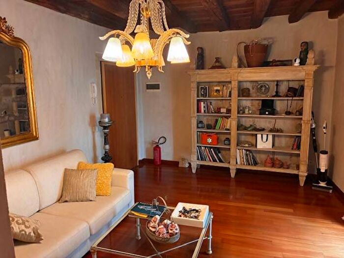 Appartamento trilocale in affitto in Via Giosuè Carducci, Veronetta, Verona