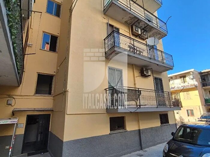 Appartamento trilocale in vendita in Via Vecchia Carrara, Crotone
