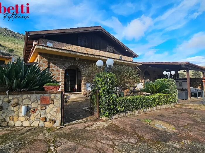 Casa con 6 locali in vendita in Via del Mandarino, Misilmeri