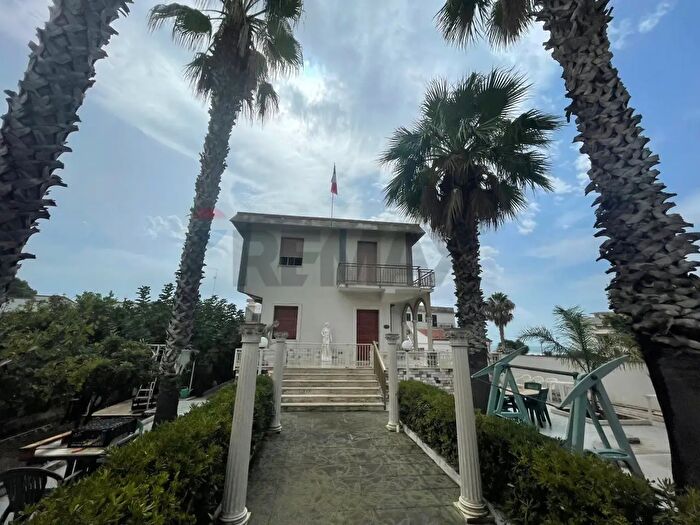 Casa con 7 locali in vendita in Via Piemonte, Menfi