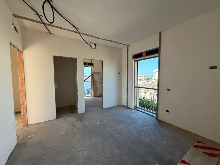 Casa con 5 locali in vendita in Via Cristoforo Colombo Snc, Castel Volturno