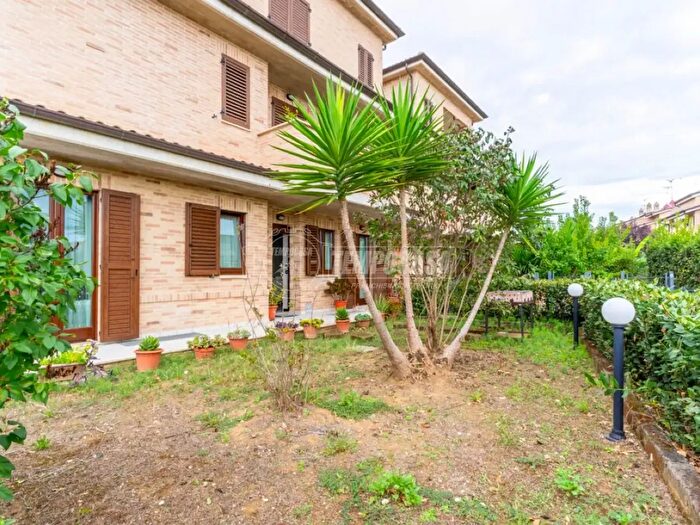 Appartamento trilocale in vendita in Via FLli Cervi, Montecosaro