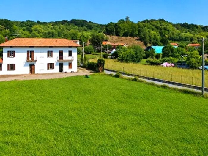 Casa con 6 locali in vendita in Angera