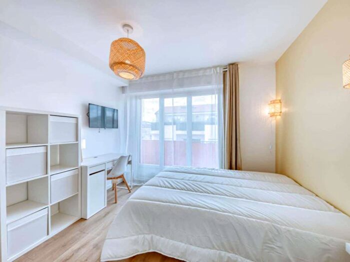 Appartamento con 5 locali in affitto in Rue du Docteur Baloux, Cannes