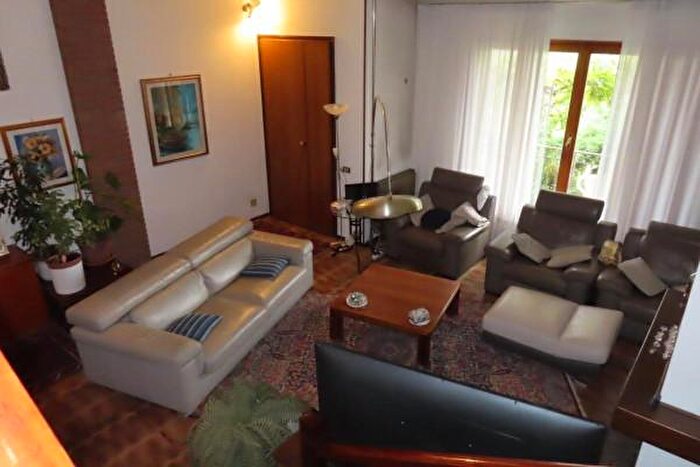 Casa con 6 locali in vendita in Ravenna