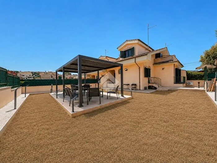 Casa con 5 locali in vendita in Via Rocca Canterano, Guidonia Montecelio