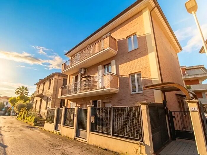 Appartamento trilocale in vendita in Strada Provinciale Val Tesino, Grottammare