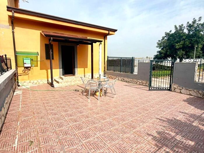 Casa monolocale in affitto in Via Grotta dell'Olmo, Licola Paese, Giugliano in Campania