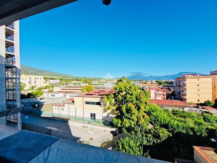 Appartamento quadrilocale in vendita in Via Beneduce, Torre Del Greco