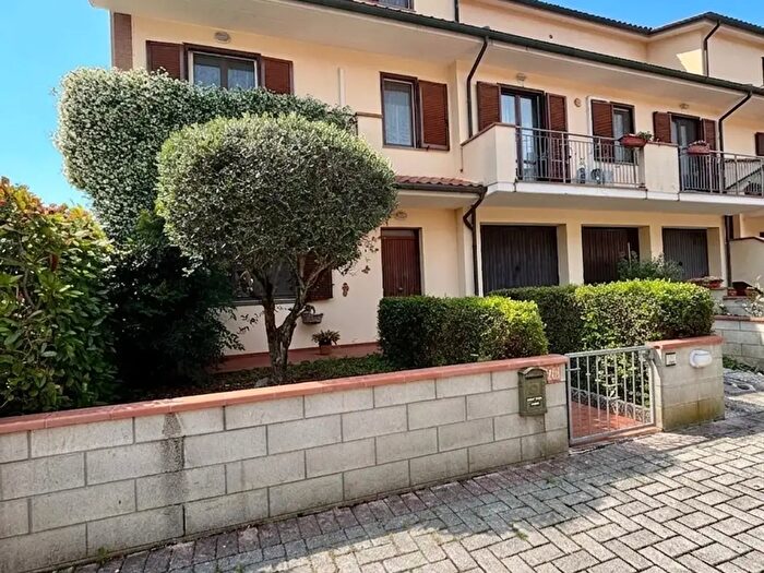 Casa con 5 locali in vendita in Terricciola