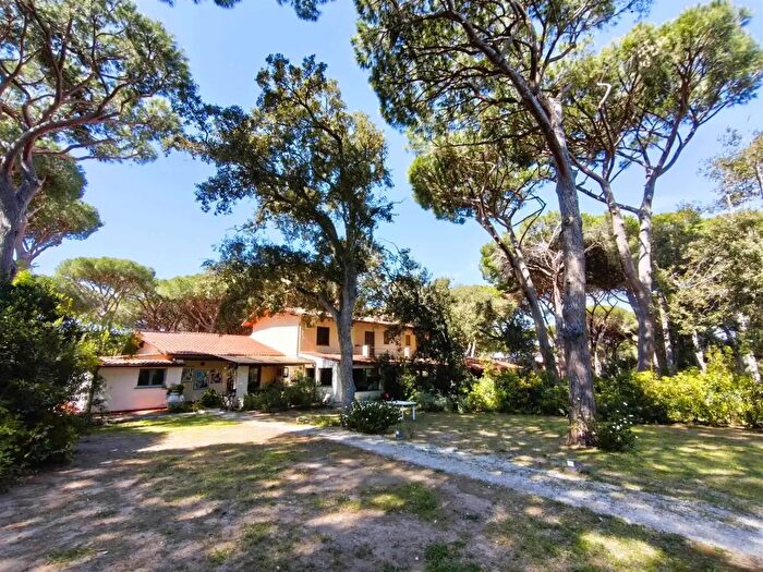 Casa con 10 locali in vendita in Castiglione Della Pescaia