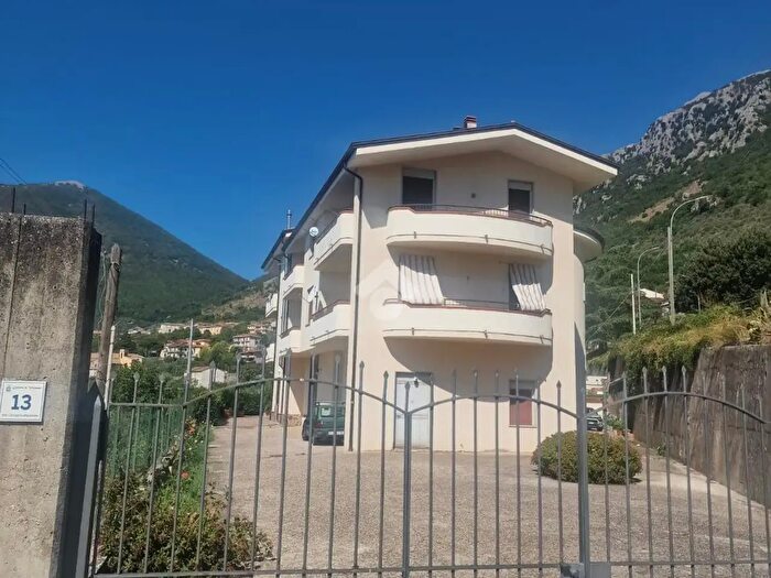 Appartamento quadrilocale in vendita in Via Santissima Trinità, Vitulano