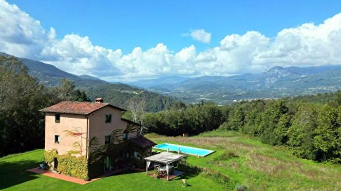 Casa con 6 locali in vendita in Castelnuovo Di Garfagnana