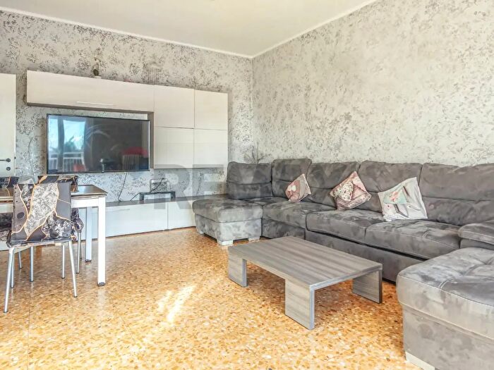 Appartamento trilocale in vendita in Via Alcide De Gasperi, Olgiate Olona