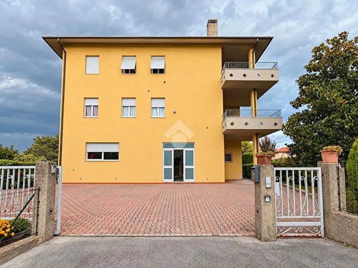 Appartamento con 5 locali in vendita in Via della Caccia, Polverigi