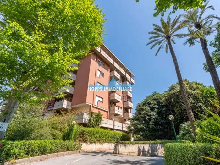 Appartamento con 6 locali in vendita in Via Resuttana, Palermo