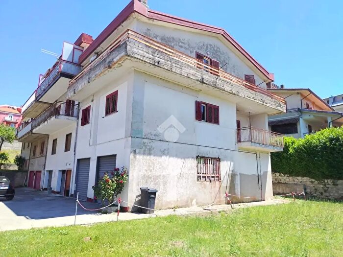 Appartamento quadrilocale in vendita in Via Calzisi, Manocalzati