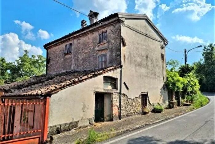 Casa con 6 locali in vendita in Frazione Pometo Via Zerbone Colli Verdi, Colli Verdi