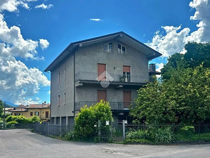 Casa con 7 locali in vendita in Via Alessandro Manzoni, Esine