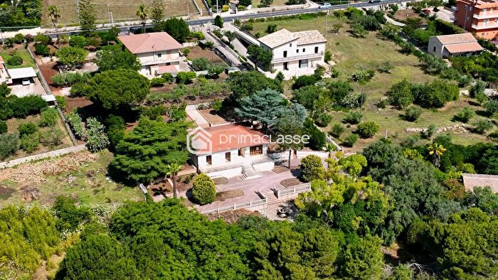 Casa con 9 locali in vendita in Modica