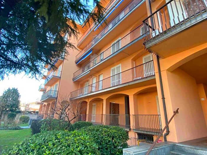 Appartamento trilocale in affitto in Via Maria Cozzi, Policlinico, Pavia