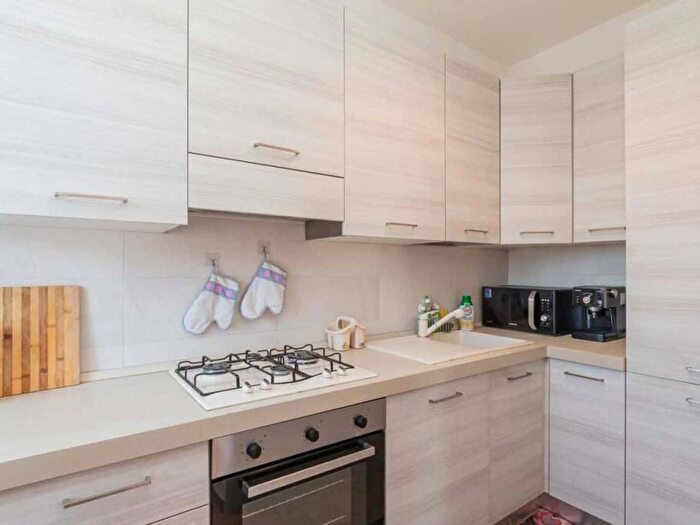 Appartamento trilocale in affitto in Via Alcuino, Sempione, Milano