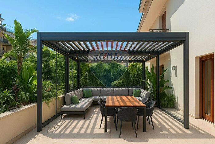 Appartamento con 6 locali in vendita in Via Novaluce, Tremestieri Etneo