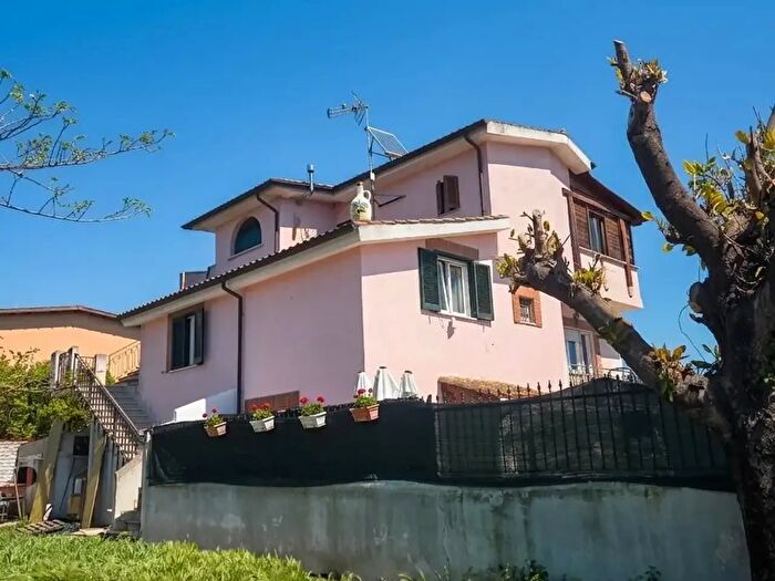 Appartamento trilocale in vendita in Nettuno