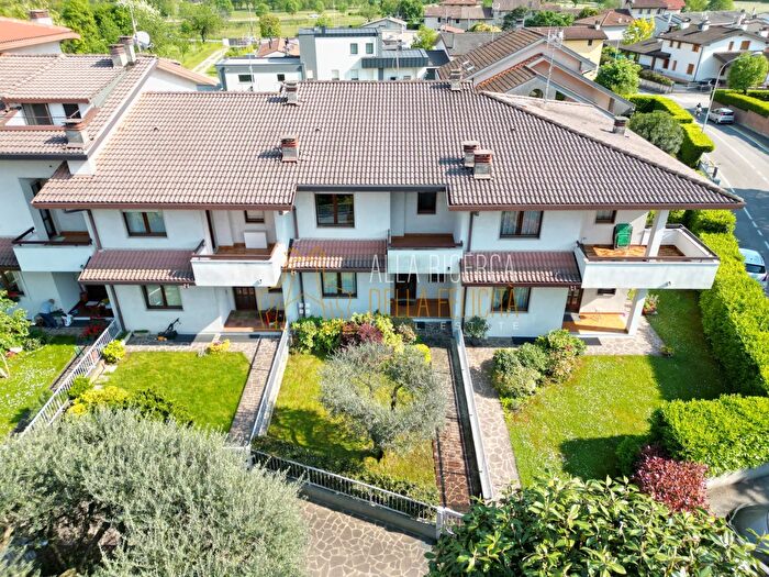 Casa quadrilocale in vendita in Via Tito Livio, Schio