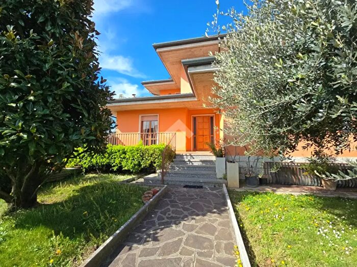 Casa con 5 locali in vendita in Via Gioacchino Rossini, Pescantina