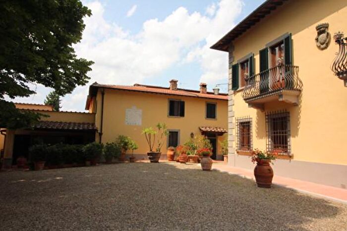 Casa quadrilocale in vendita in Via Ripa, Montespertoli
