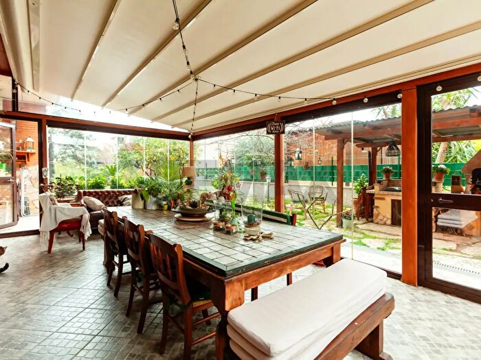 Appartamento trilocale in vendita in Via del Fosso dellAcqua Mariana, Roma