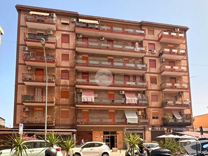 Appartamento trilocale in affitto in Via Cappuccini, Zisa, Palermo