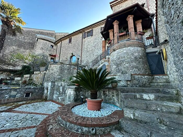 Casa quadrilocale in vendita in Via Scesa dei Tigli, Montaquila