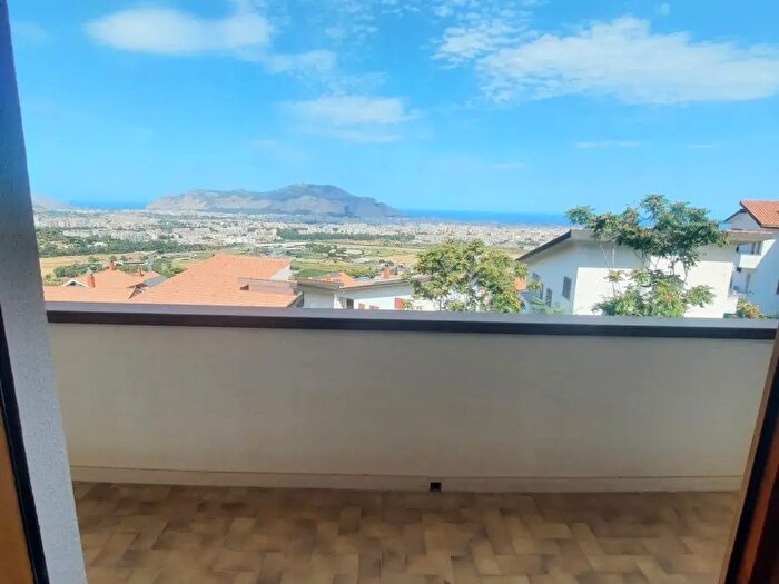 Casa con 6 locali in vendita in Via Francesco Emanuele Cangiamila, Palermo