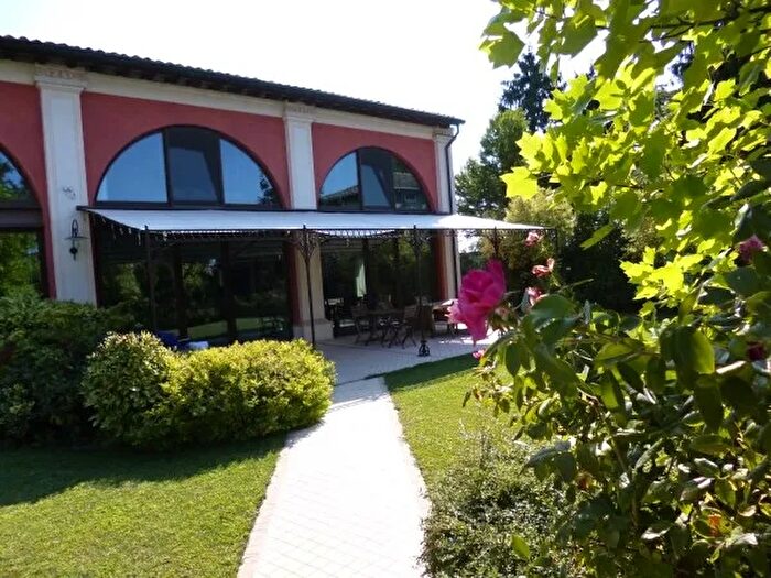 Casa quadrilocale in vendita in Strada Chiaviche, Parma