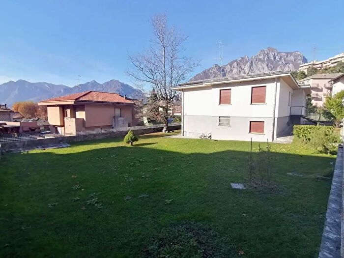 Casa con 8 locali in vendita in Via Cesura, Lecco