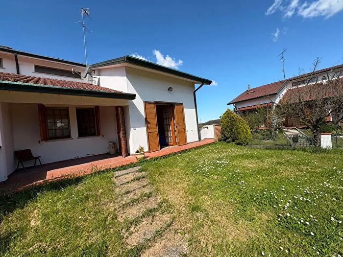 Casa con 7 locali in vendita in Tresignana