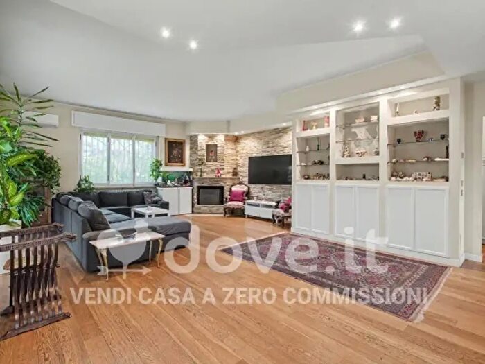 Casa con 6 locali in vendita in Via Adelina Patti, Trezzano Sul Naviglio