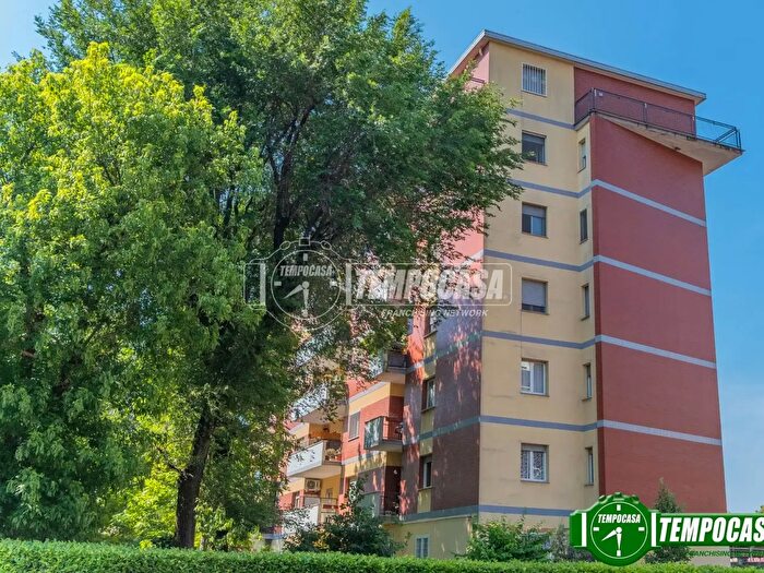 Appartamento quadrilocale in vendita in Via Domokos, Milano